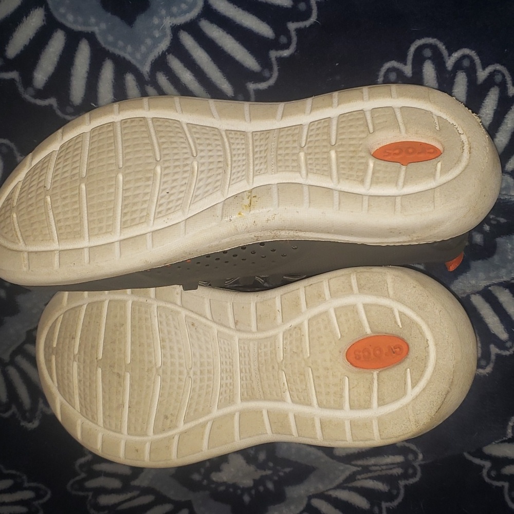 CROCS Light-Weight - Picture 5 of 6